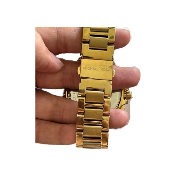 MK-5756 AUTHENTIC GOLD WATCH - Picture 4 of 7